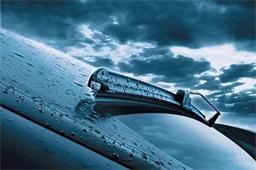 雨季该如何保养汽车雨刮器呢